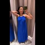 Emma joue avec son reflet